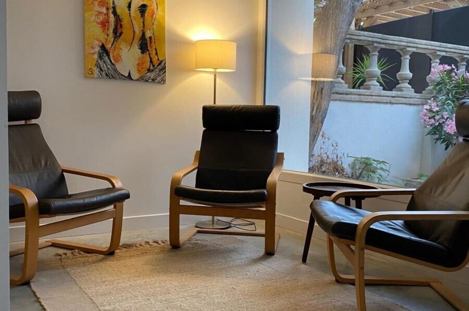Family Cottage | Desk, laptop workspace, free WiFi