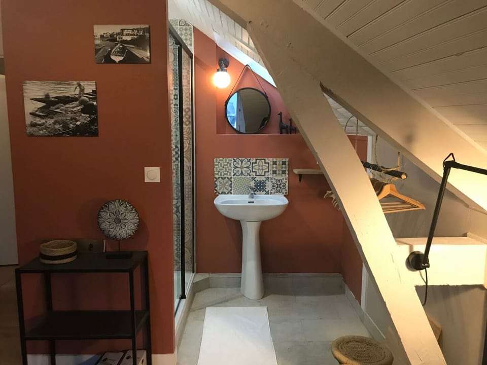 Cottage, City View | Iron/ironing board, free WiFi