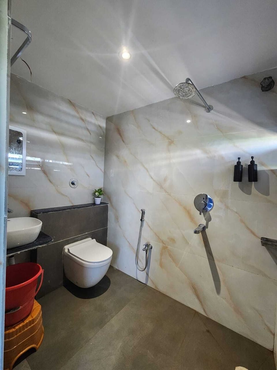 Comfort Double or Twin Room | Bathroom | Shower, towels, soap, shampoo