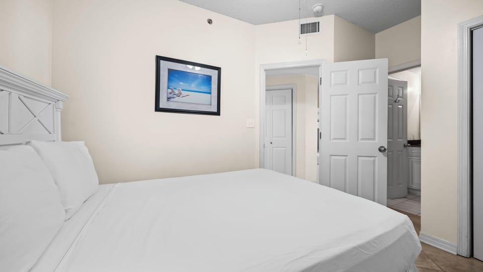 Tidewater 106 - Bedroom with Queen bed, TV