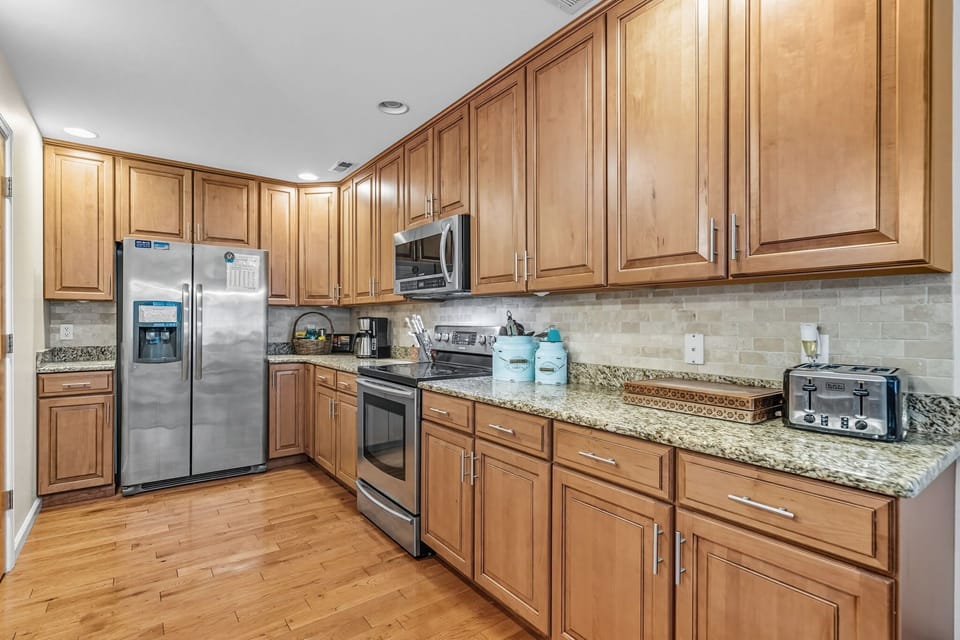 Fully Equipped Kitchen w/ Eat at Bar, Sink, Refrigerator, Stove, Range, Oven, Cooking Utensils, and Much More