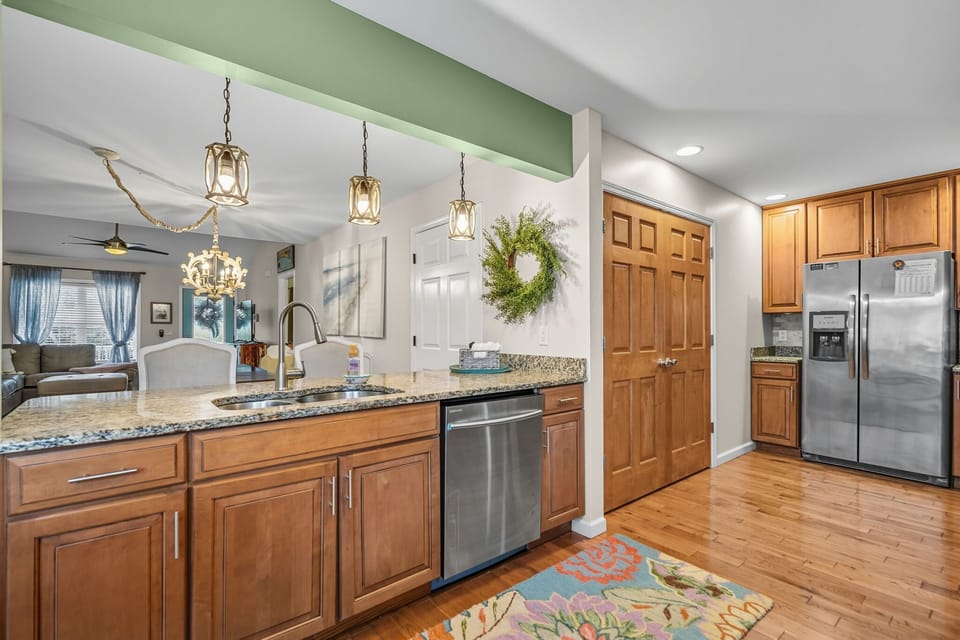Fully Equipped Kitchen w/ Eat at Bar, Sink, Refrigerator, Stove, Range, Cooking Utensils, and Much More