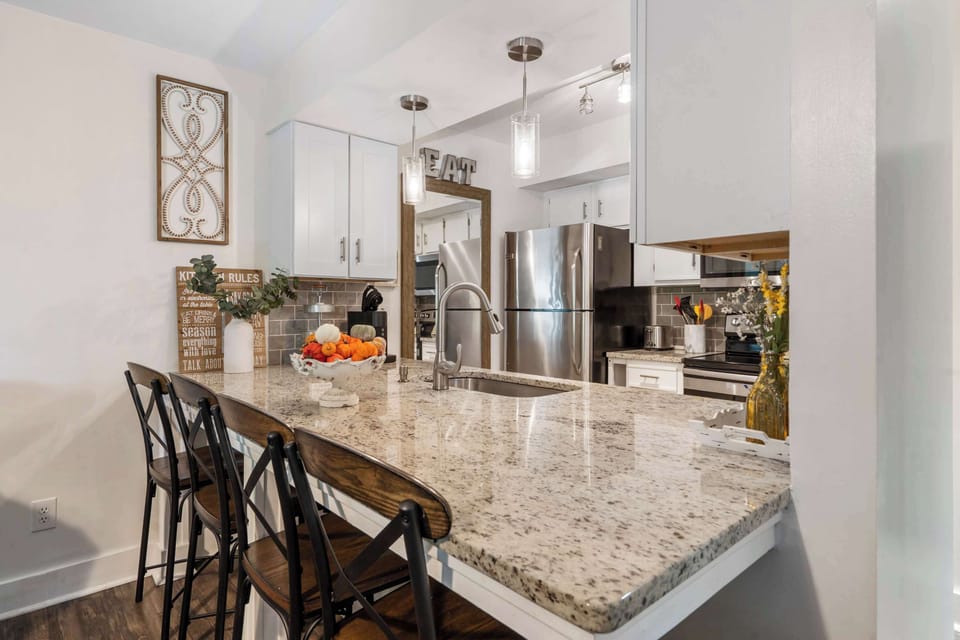 Sip morning coffee or grab a bite at the kitchen counter, seating 4​
