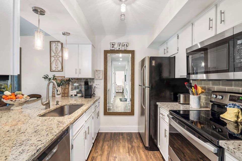 The airy kitchen is well equipped for an unforgettable getaway​