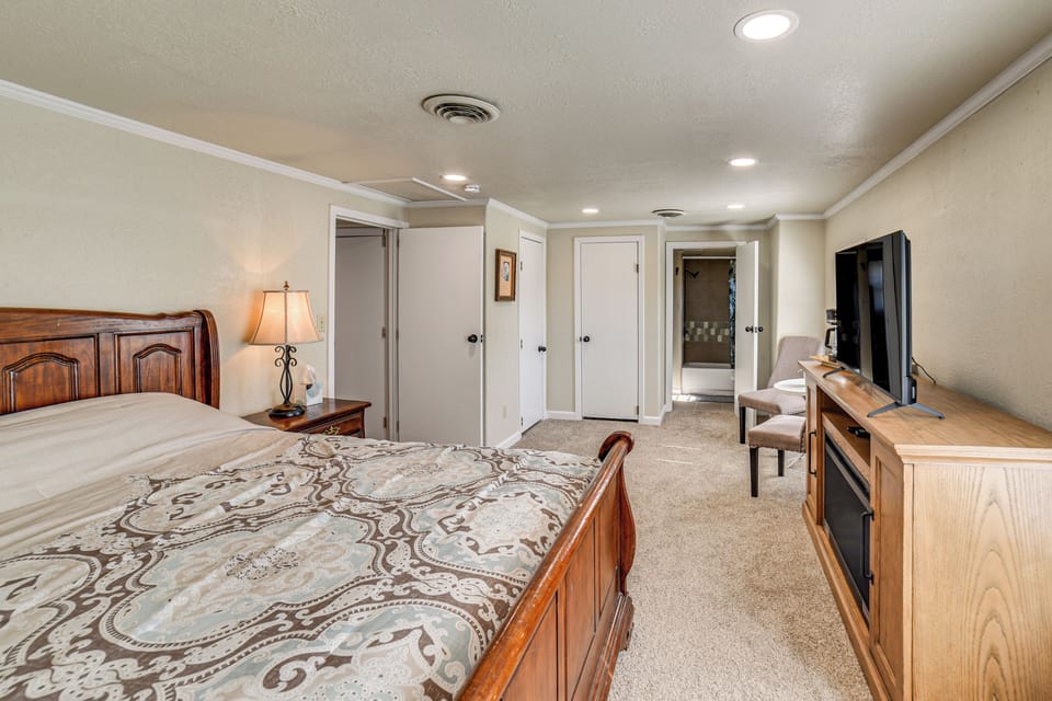 Walk to River: Oacoma Home w/ Dog-friendly Yard! Cottage in South Dakota