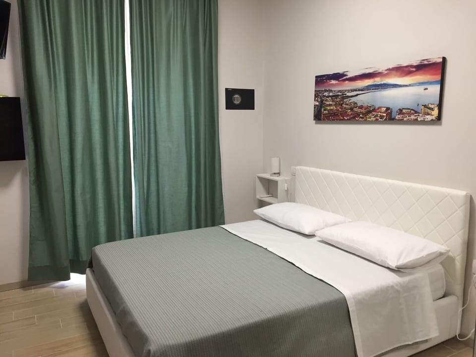 Classic Double Room, Non Smoking, Private Bathroom | In-room safe, desk, iron/ironing board, free WiFi