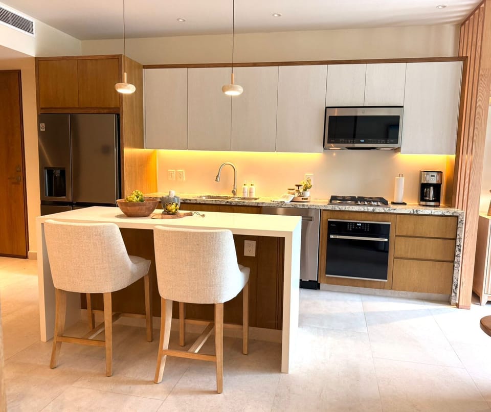 Well equipped kitchen with stools for ease and enjoyment. 