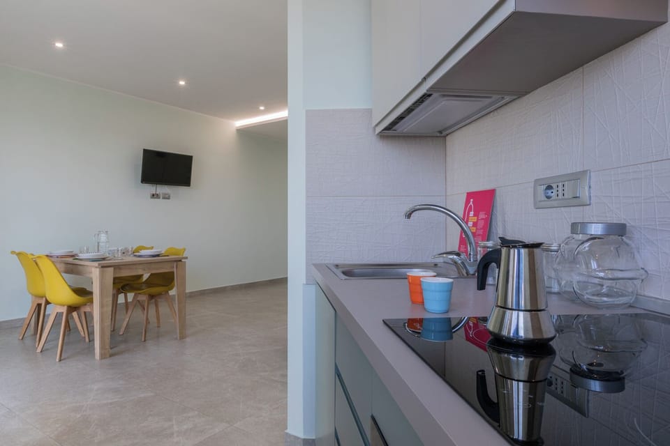 Apartment, 1 Bedroom | Private kitchen | Electric kettle