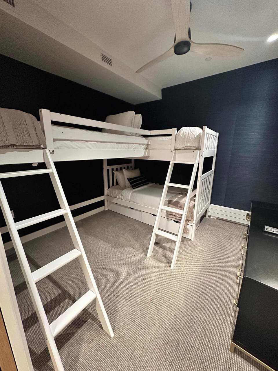 Guest Bedroom - 3 twin beds