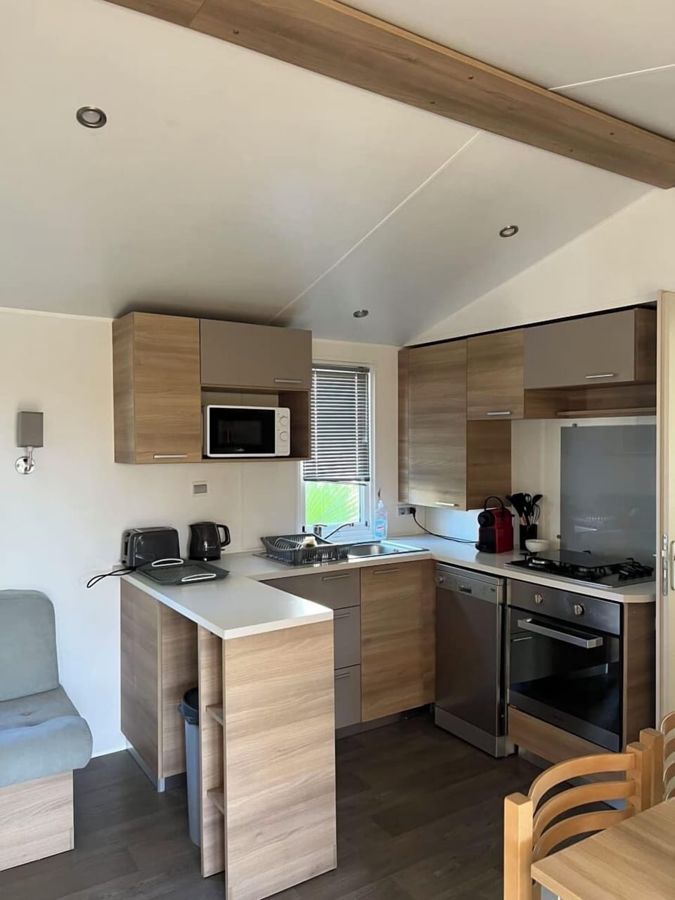 Family Mobile Home | Private kitchen | Fridge, microwave, oven, cookware/dishes/utensils