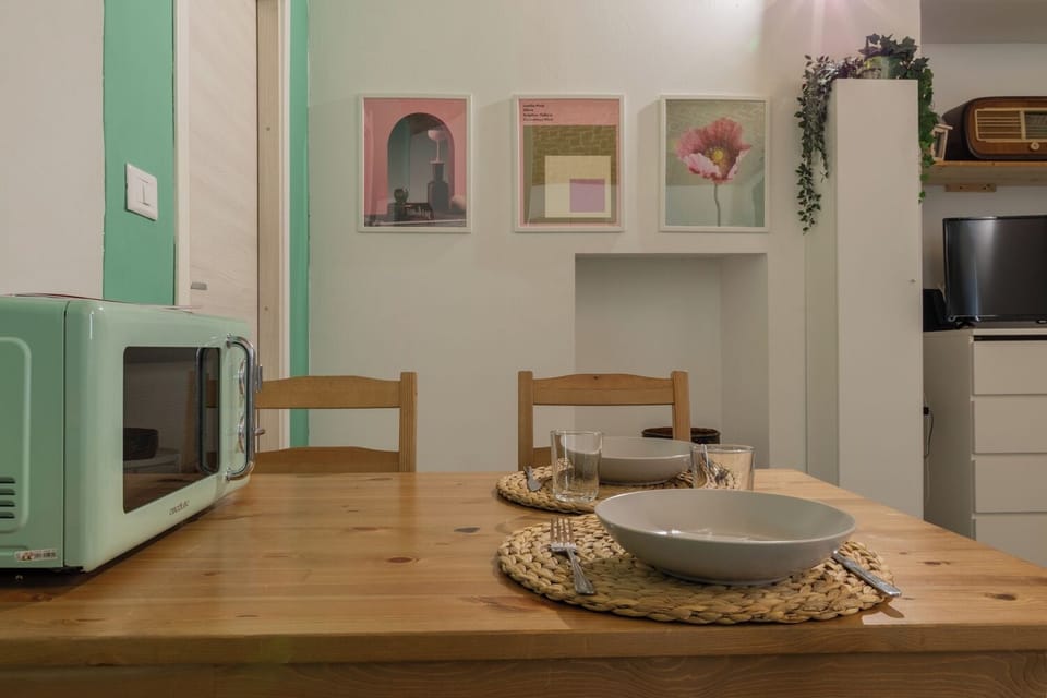 Apartment, 1 Bedroom | Living area | 30-inch TV with satellite channels