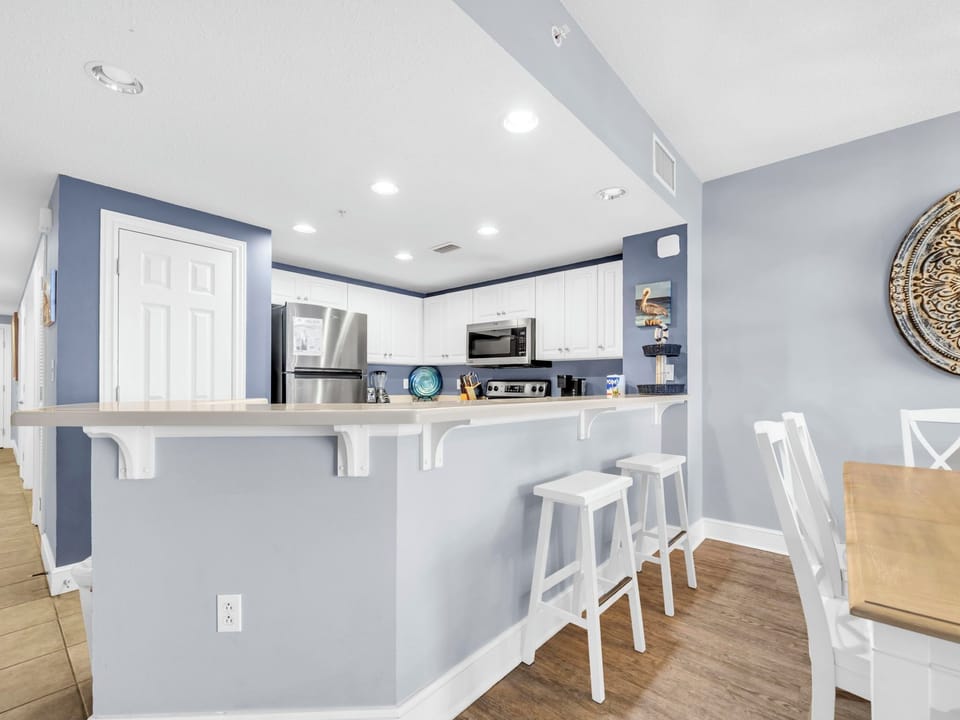 Eat-in bar seating