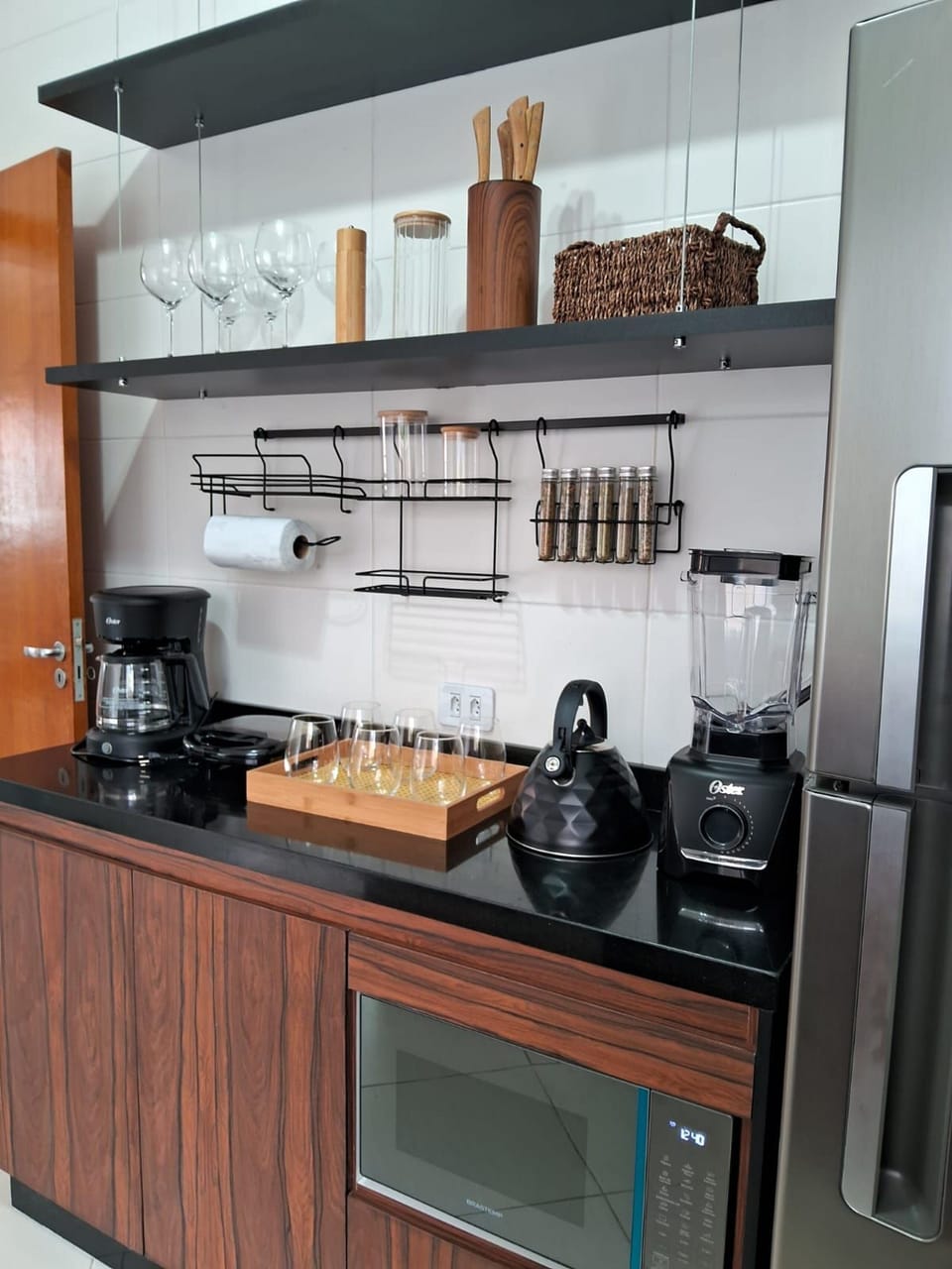 Basic Apartment | Private kitchen | Microwave, oven, stovetop, cookware/dishes/utensils