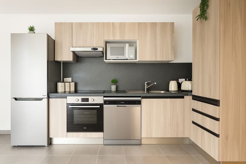Apartment | Private kitchen | Fridge, microwave, oven, stovetop