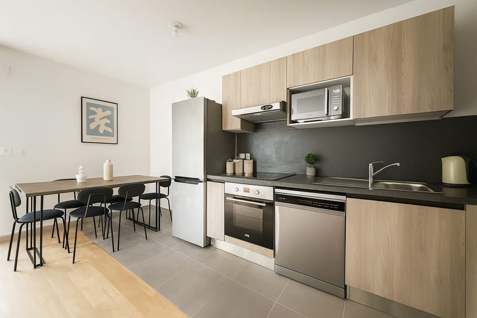 Apartment | Private kitchen | Fridge, microwave, oven, stovetop