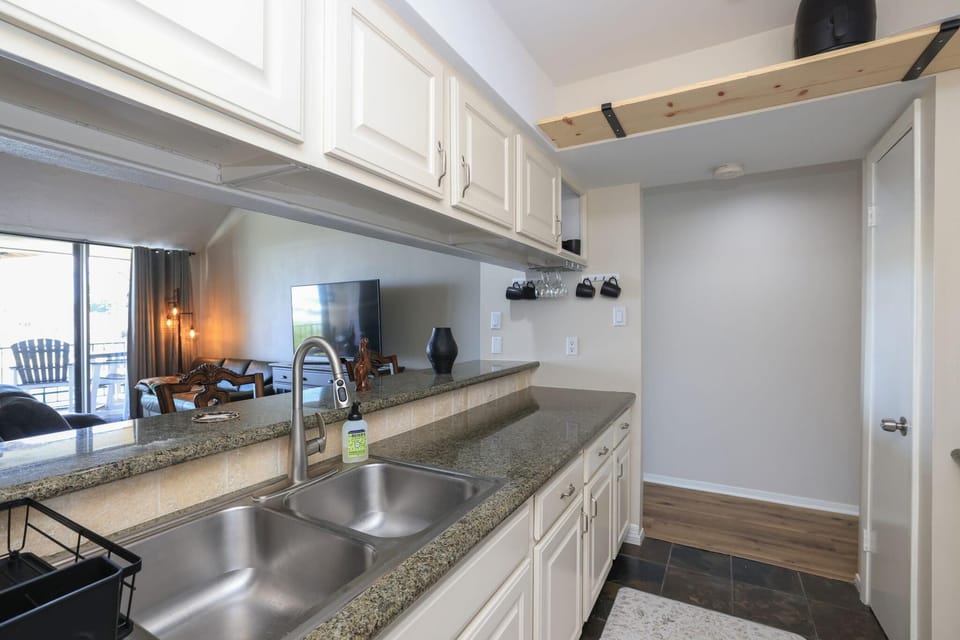 Double sinks, pantry, most basics stocked. 