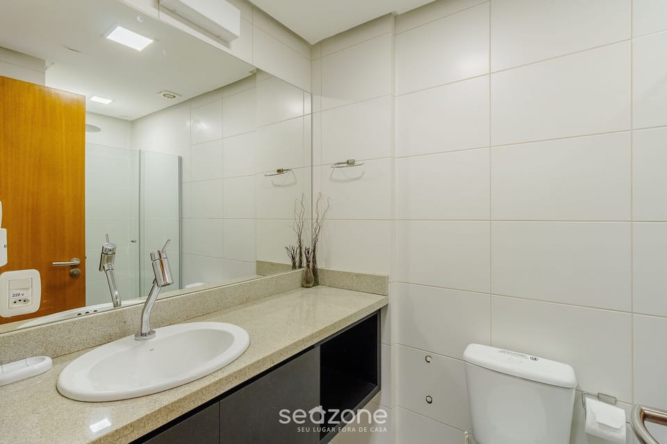 Basic Apartment | Bathroom | Shower