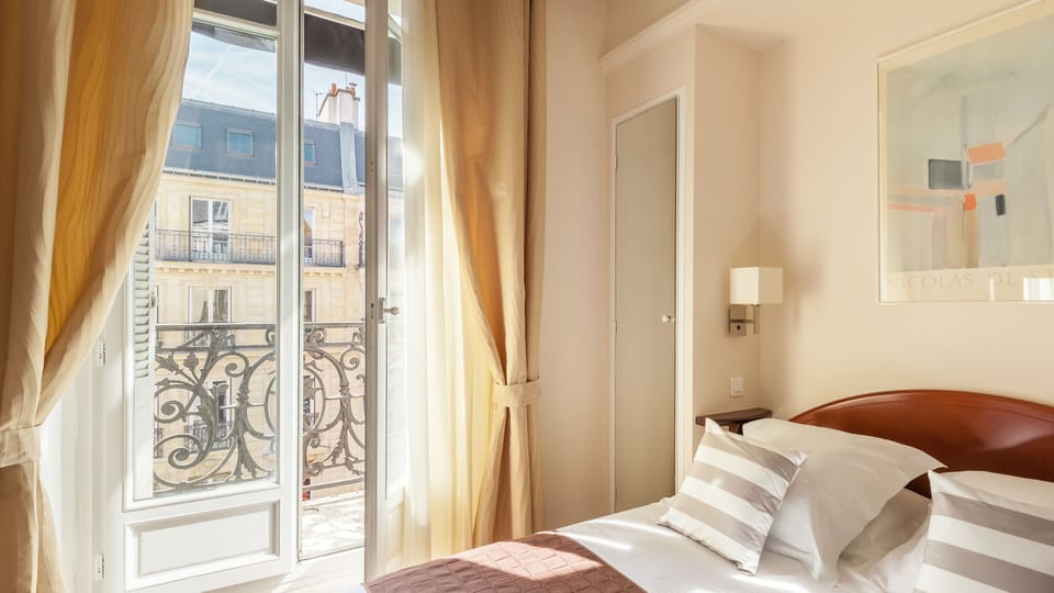 Cosy Room | Minibar, in-room safe, desk, laptop workspace