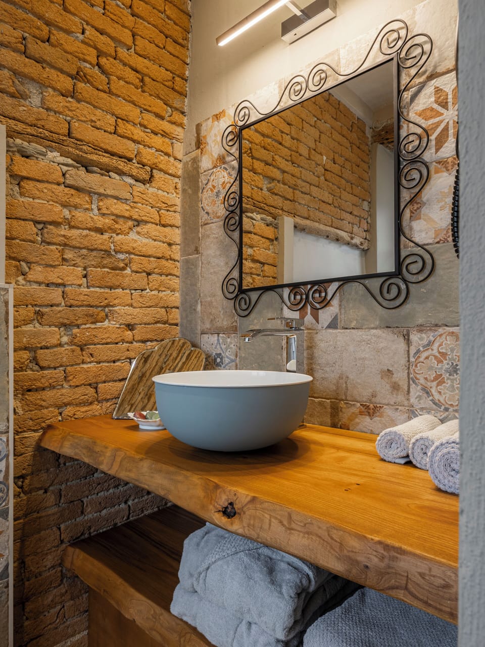 Triple Room, Garden View | Bathroom | Shower, hair dryer, bathrobes, bidet
