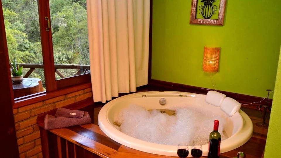 Chalet | Private spa tub