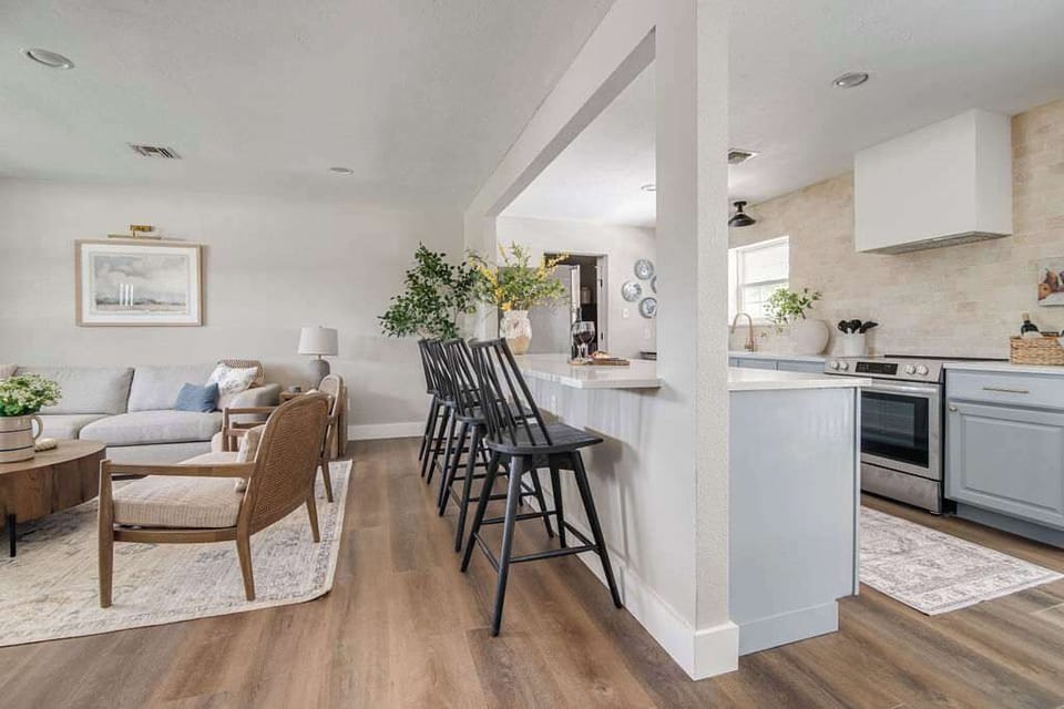 House, Multiple Beds, Pool Access, Pool View (108 Wisteria Dr) | Interior