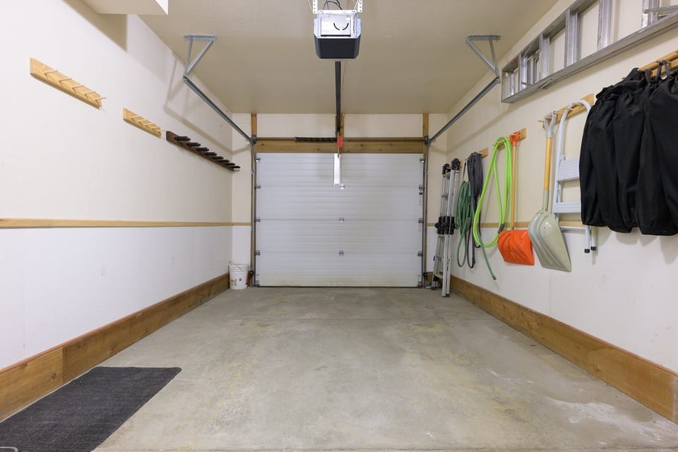 1 Car Garage