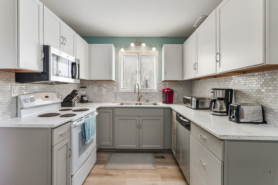 Kitchen: Whip up your favorite coastal meals in the spacious, fully equipped kitchen featuring modern appliances, double ovens, and ample counter space.