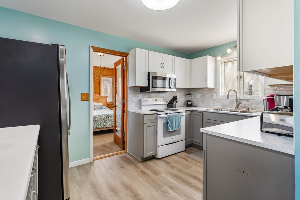 Kitchen: Whip up your favorite coastal meals in the spacious, fully equipped kitchen featuring modern appliances, double ovens, and ample counter space.