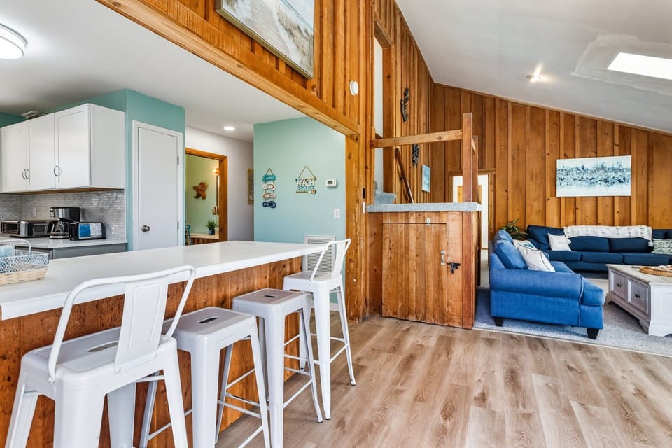 Breakfast Bar: Enjoy a quick bite or morning coffee at the cozy breakfast bar with seating for casual dining.