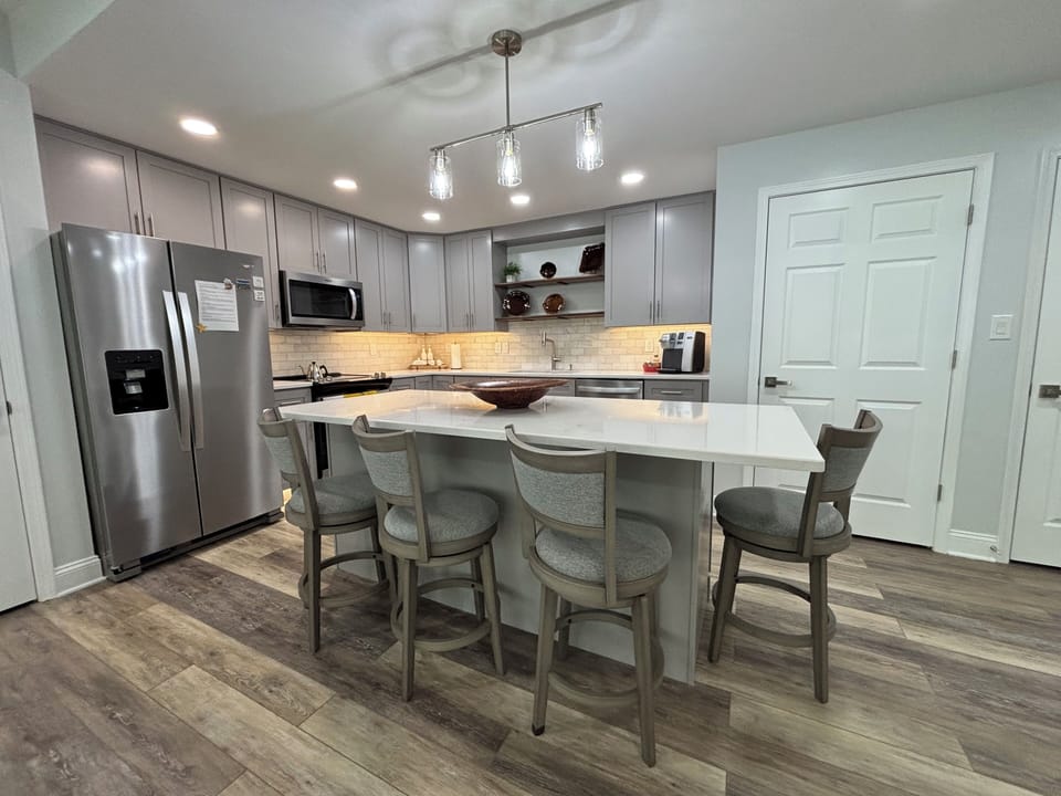 Full kitchen for real meals (not a kitchenette!)