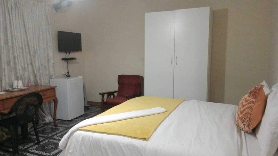 Double Room, Courtyard View | Desk, laptop workspace, free WiFi