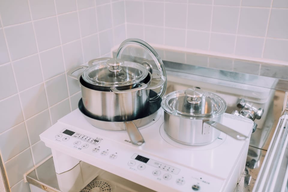 Apartment, 1 Bedroom, Non Smoking | Private kitchen | Microwave, stovetop, electric kettle, cookware/dishes/utensils