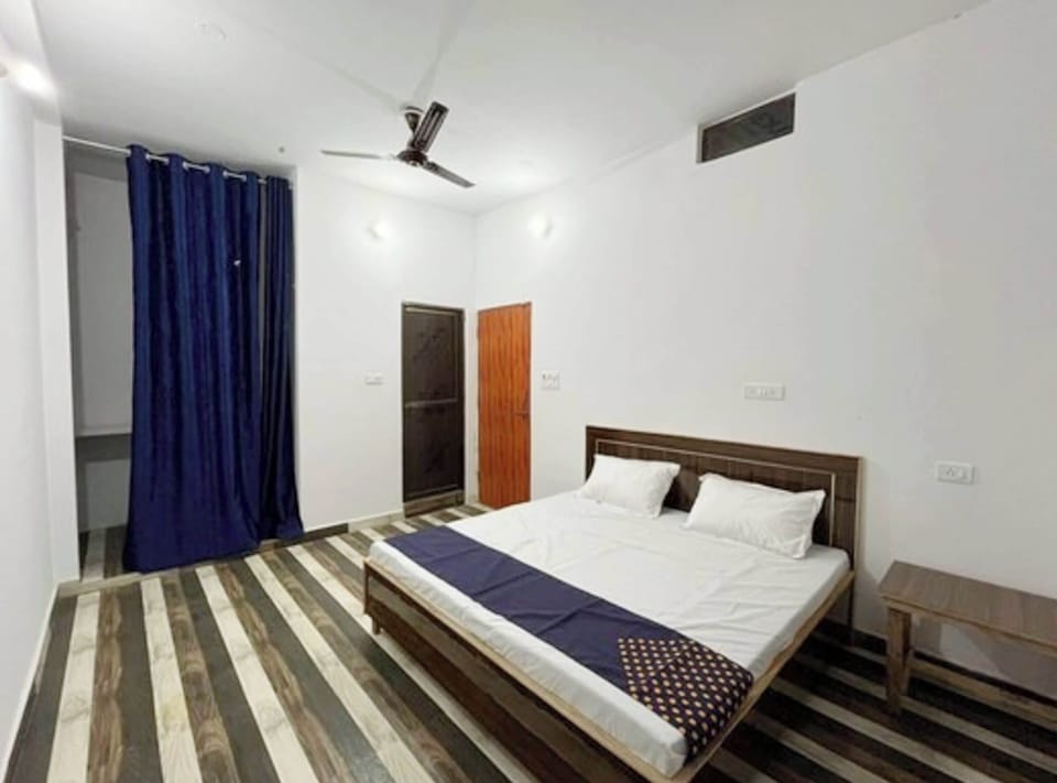 Deluxe Double Room, Air conditioning | Hypo-allergenic bedding, desk, soundproofing, free WiFi