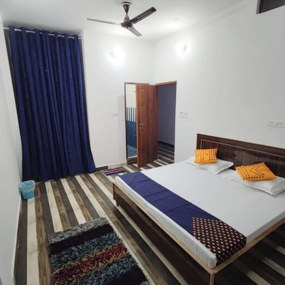 Deluxe Double Room, Air conditioning | Hypo-allergenic bedding, desk, soundproofing, free WiFi