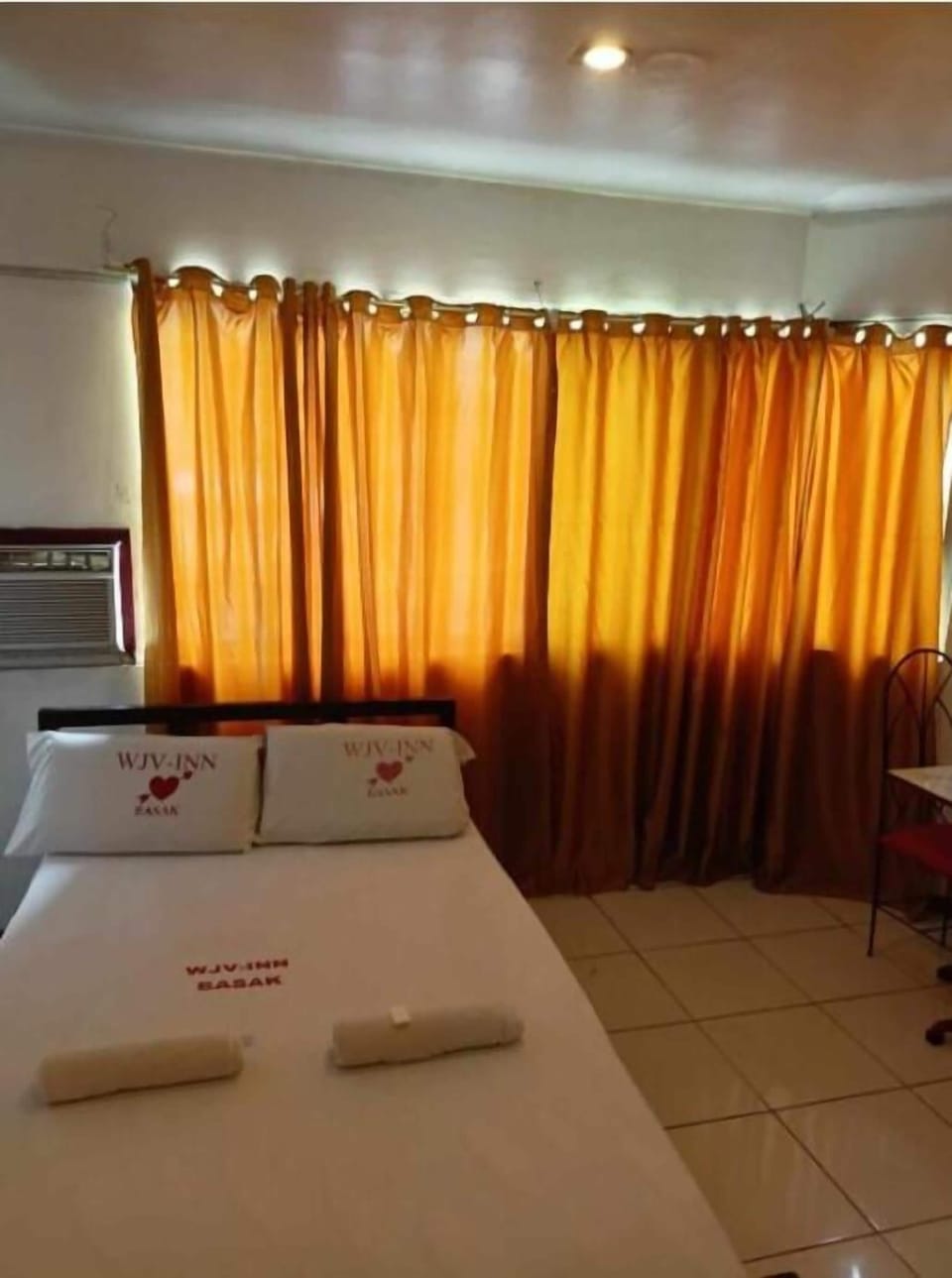 Deluxe Double Room | Desk