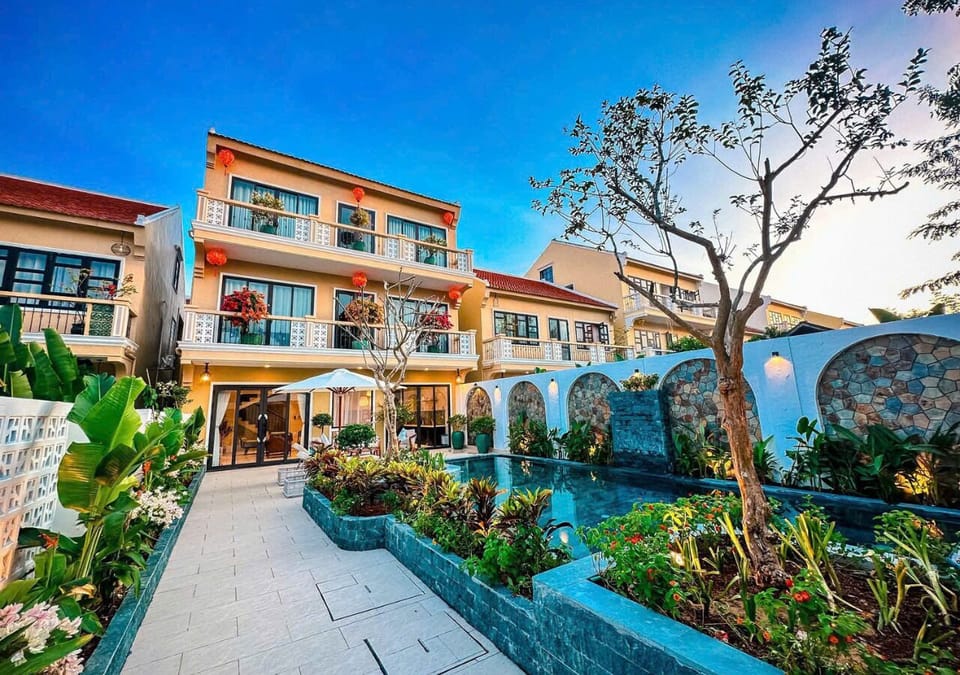 Deluxe Villa, Balcony, Pool View | Egyptian cotton sheets, premium bedding, free minibar items