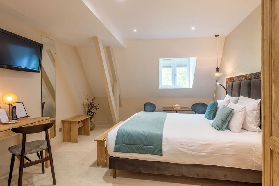 Double Room | In-room safe, blackout drapes, iron/ironing board