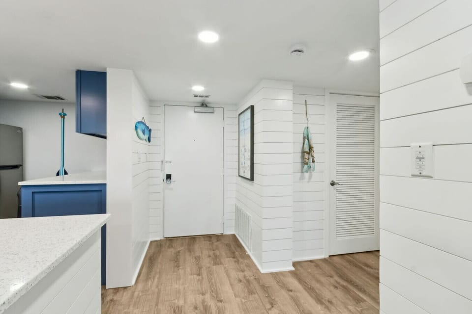 Front hall/entryway