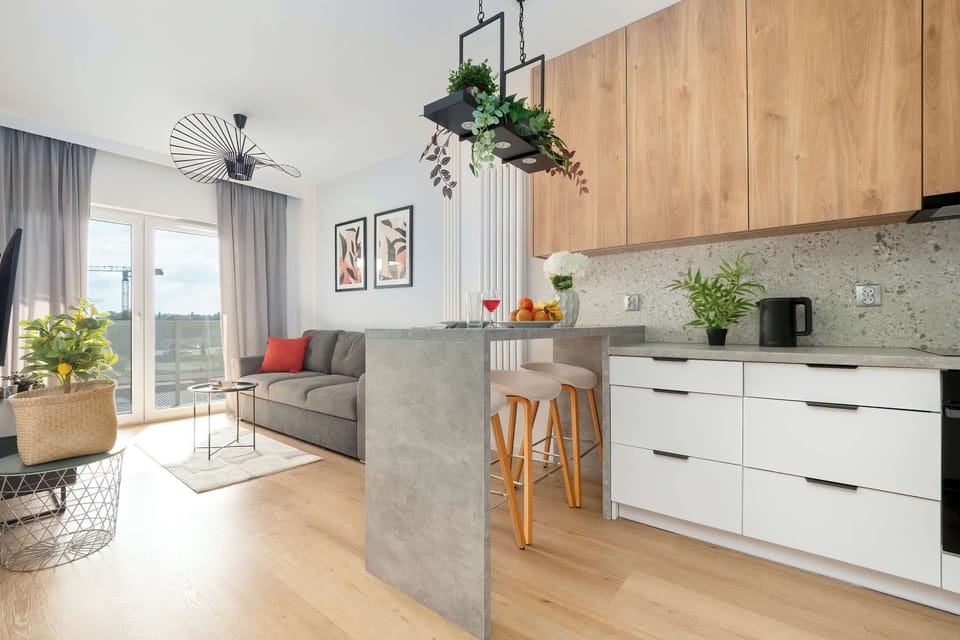 Open-plan layout – Spacious and stylish open living space perfect for families or couples.