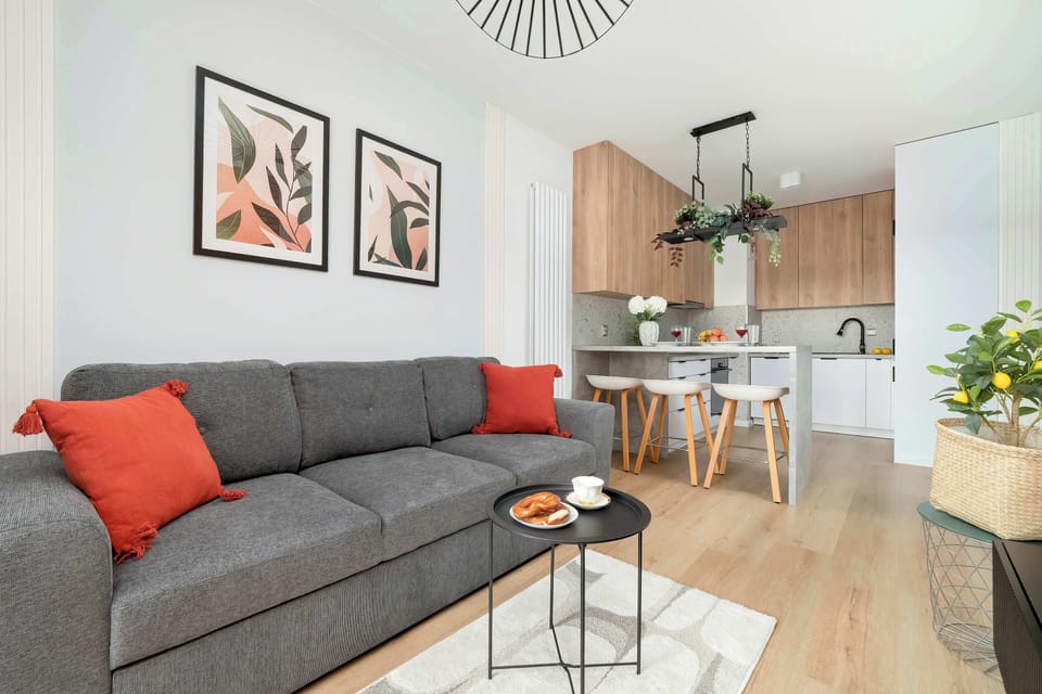 Living room – Comfortable living area with sofa, TV, and modern design details.