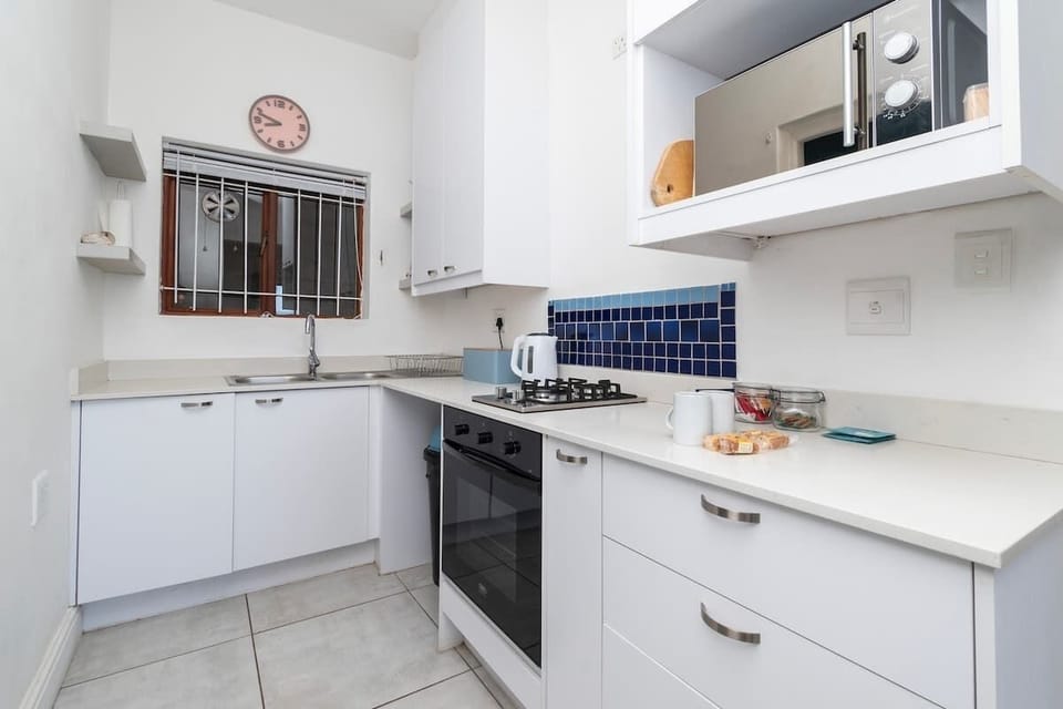 A full kitchen with oven, 2 plate gas stove, microwave and full fridge makes cooking a breeze. There is a French press for your morning coffee needs.
