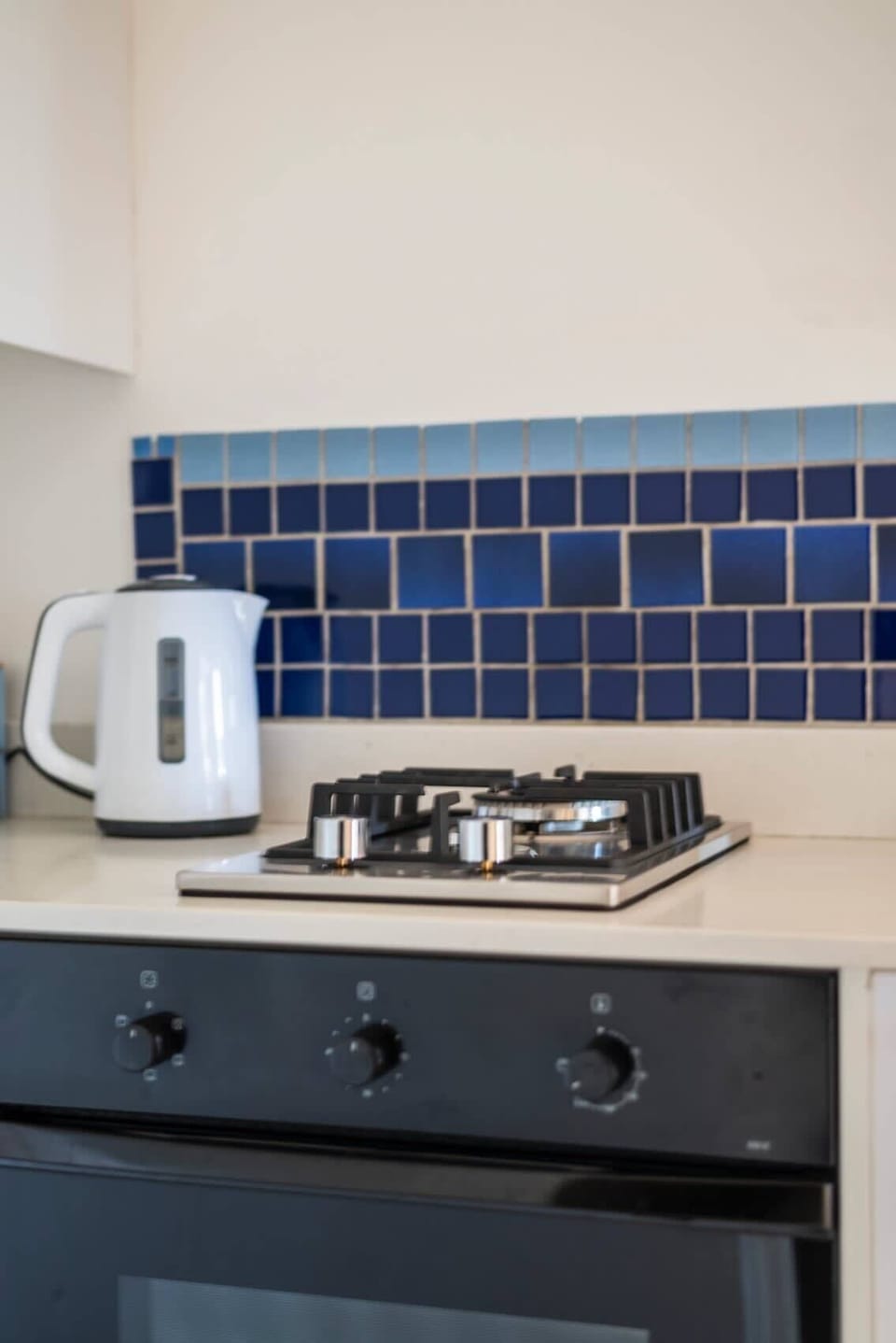 A 2 plate gas stove makes cooking for 2 a breeze even during loadshedding. The oven is electric but you can bake that special cake or a Sunday roast with ease.