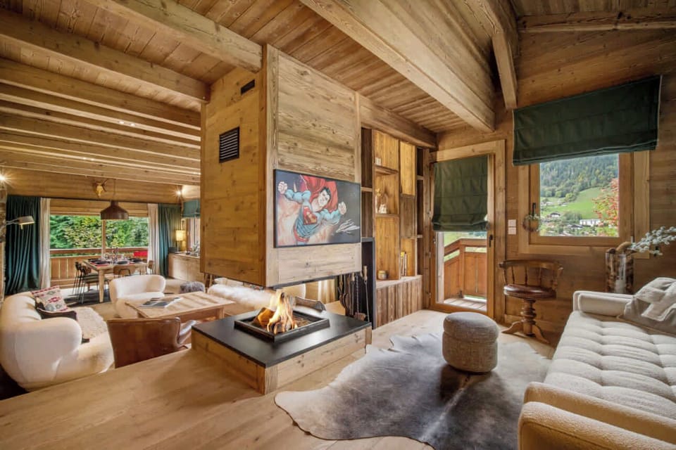 “Cozy living room with fireplace and panoramic windows”
– Warm, elegant, and filled with light – perfect for families and friends in this luxury chalet Megève.