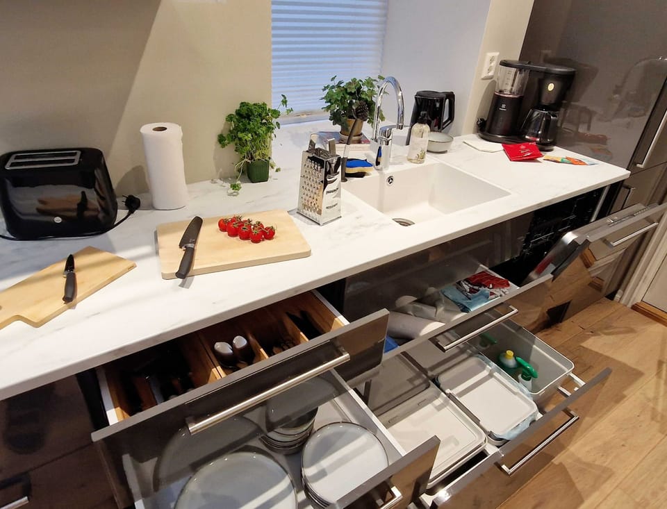 Fully equipped kitchen.