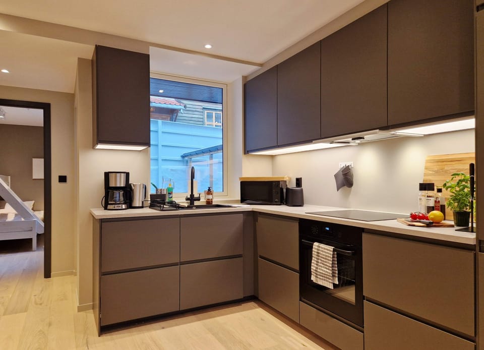Send me a message if you have questions about the kitchen inventory. I would love to accomodate all your needs.