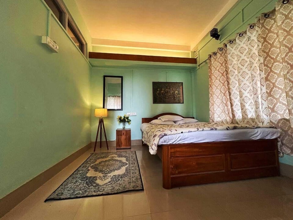 Double Room, 1 Queen Bed, Balcony, Garden View | Laptop workspace
