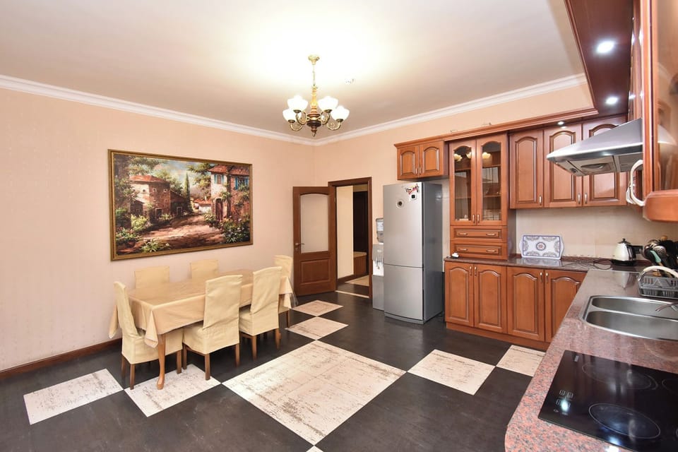 Family Apartment, 4 Bedrooms, Balcony | Private kitchen | Electric kettle