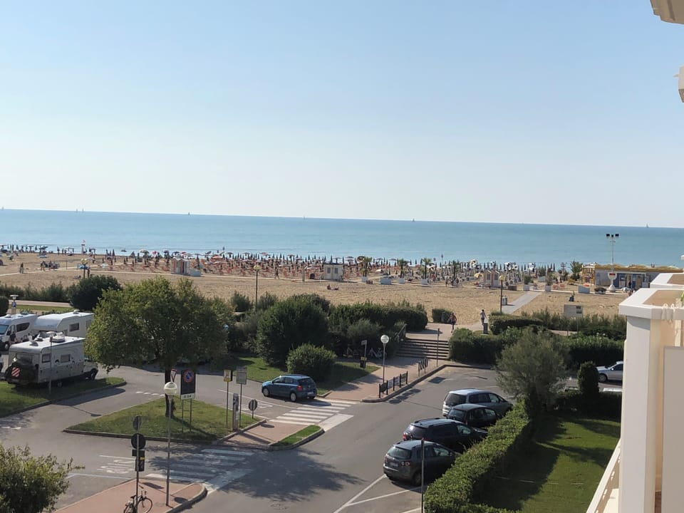 Apartment, 2 Bedrooms, Balcony, City View | Parking | Limited parking