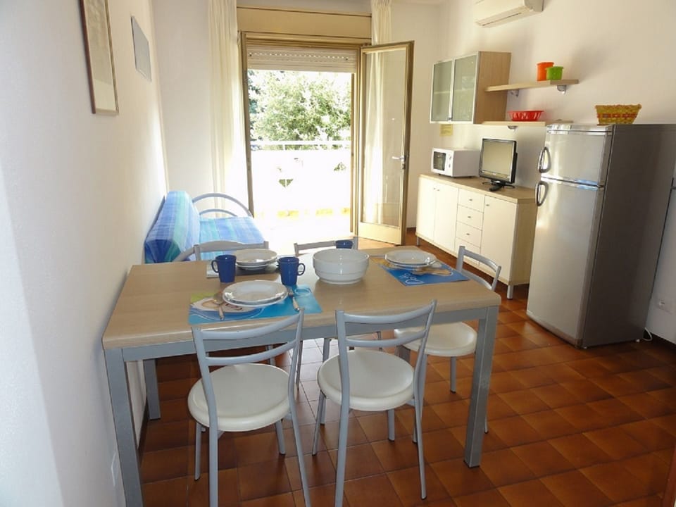 Apartment, 2 Bedrooms, Balcony | Dining room