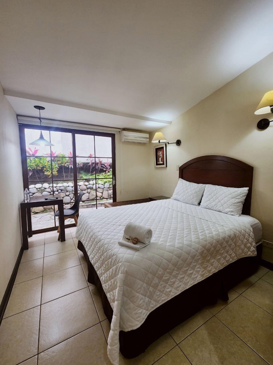 Standard Room | In-room safe, desk, laptop workspace, blackout drapes